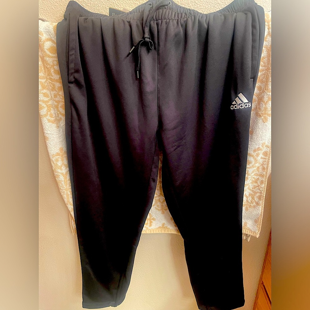 NWT Men’s Adidas AEROREADY Game and Go Tapered Pants✨Size 2XL✨Black w/white logo